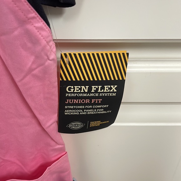 Dickies women’s XL pink and black scrub top. NWT - Picture 3 of 4